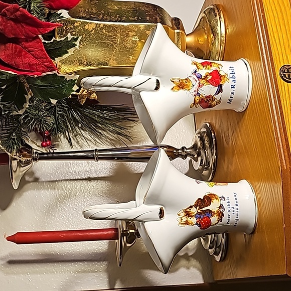 Beatrix Potter Peter Rabbit - 2 Porcelain Basket Vases - Picture 1 of 6